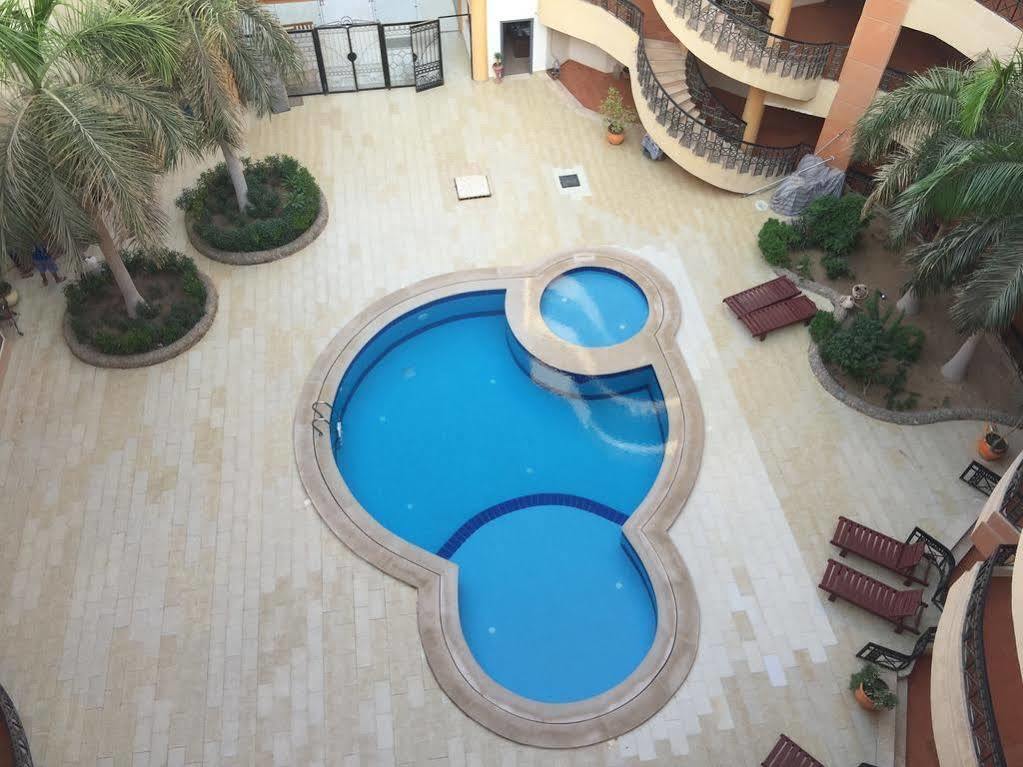 Hotel Regency Towers 3*