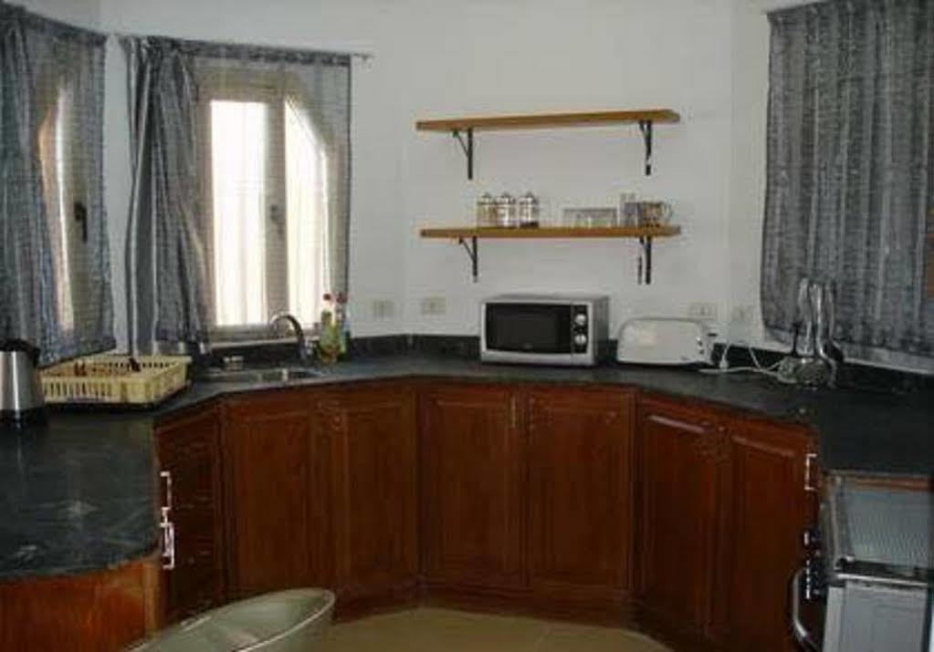 Hotel Regency Towers 3*