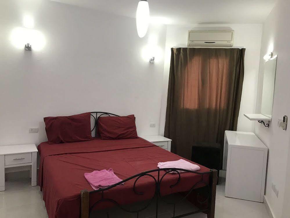Regency Towers Hotel 3*